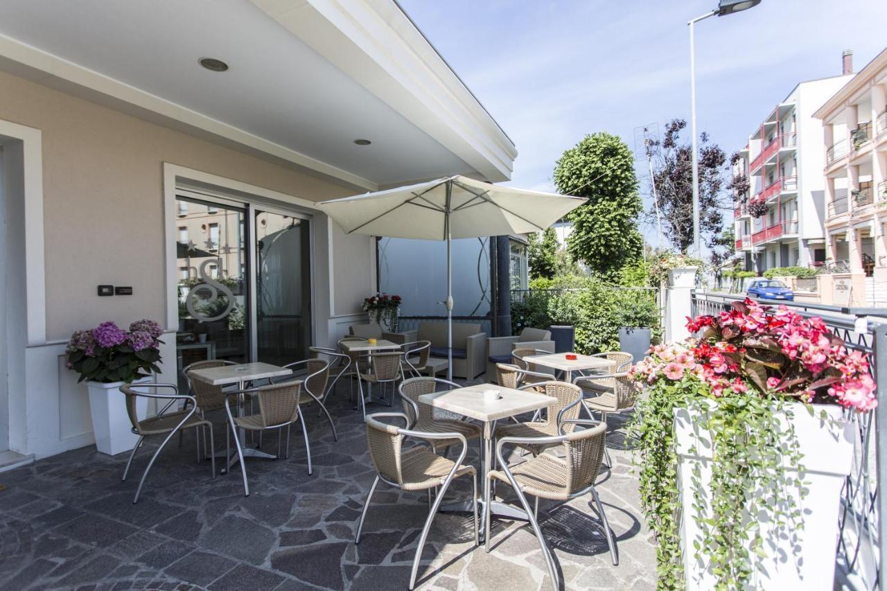 Hotel Savana Rimini Extérieur photo