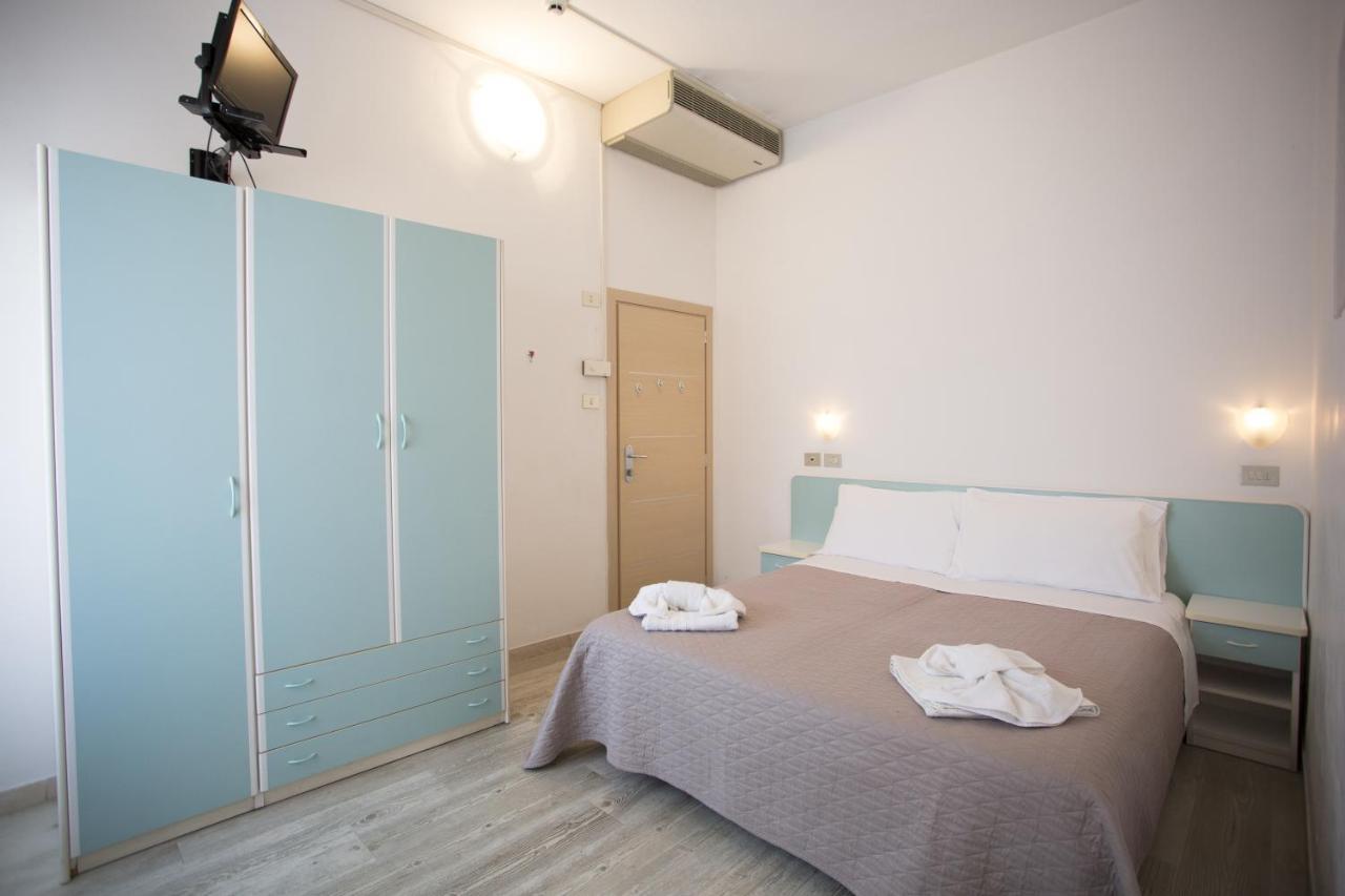 Hotel Savana Rimini Extérieur photo