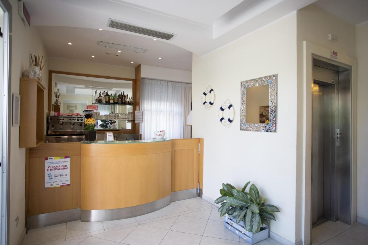 Hotel Savana Rimini Extérieur photo
