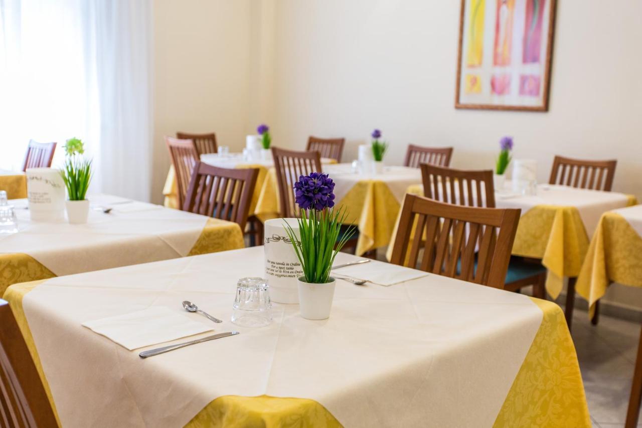 Hotel Savana Rimini Extérieur photo