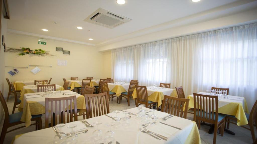 Hotel Savana Rimini Extérieur photo