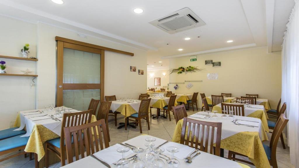 Hotel Savana Rimini Extérieur photo